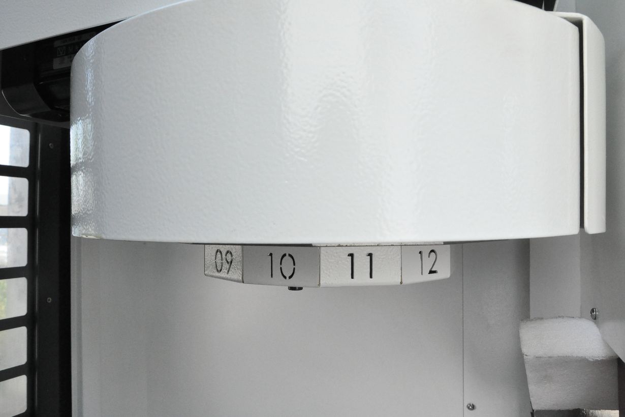 Компактный фрезерный обрабатывающий центр с ЧПУ JVM-360LS CNC с поворотным столом 125 мм